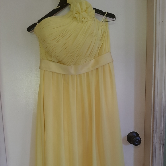 Beautiful yellow flowey prom dress or bridesmaid - Picture 2 of 3